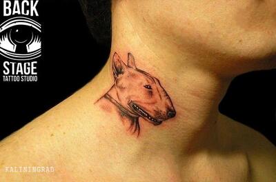 Tatu sobaki na shee