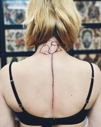 Tatu cvety na spine