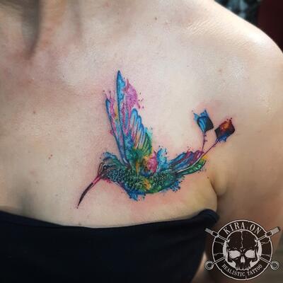 Tatu kolibri na grudi