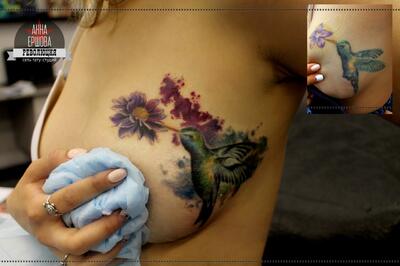 Tatu kolibri na grudi