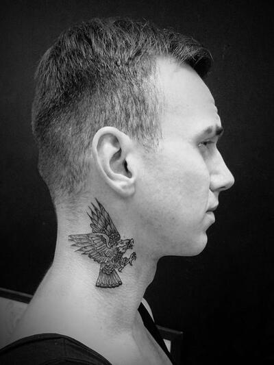 Tatu orel na shee