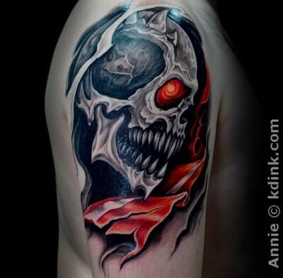 Tatu cherepa na pleche