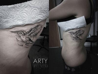 Tatu kolibri na pleche