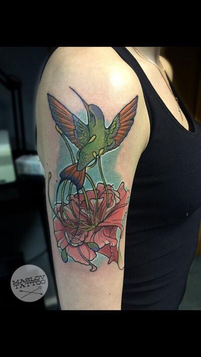 Tatu kolibri na pleche