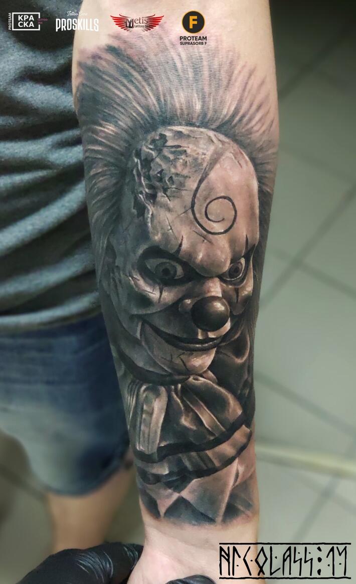 
#blackandgreytattoo #bngtattoo #clown #clowntattoo #deadsilence #filmedtattoo #eviltattoo #realismtattoo #photorealism #blackandwhite #greywash #greywashtattoo #kraskattooink #kraskaproteam #suprasorbproteam #suprasorbf #proskillsproteam #metistattooteam #татуировкавкурске #курсктату #crazytattoo #tattooartist #tattooart #чб #чбтату #реализмтату #клоун #клоунтату #мпртваятишина #марионетка #кукла #куклатату #puppet