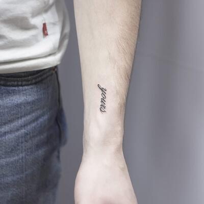 Mini tatu nadpis na ruke