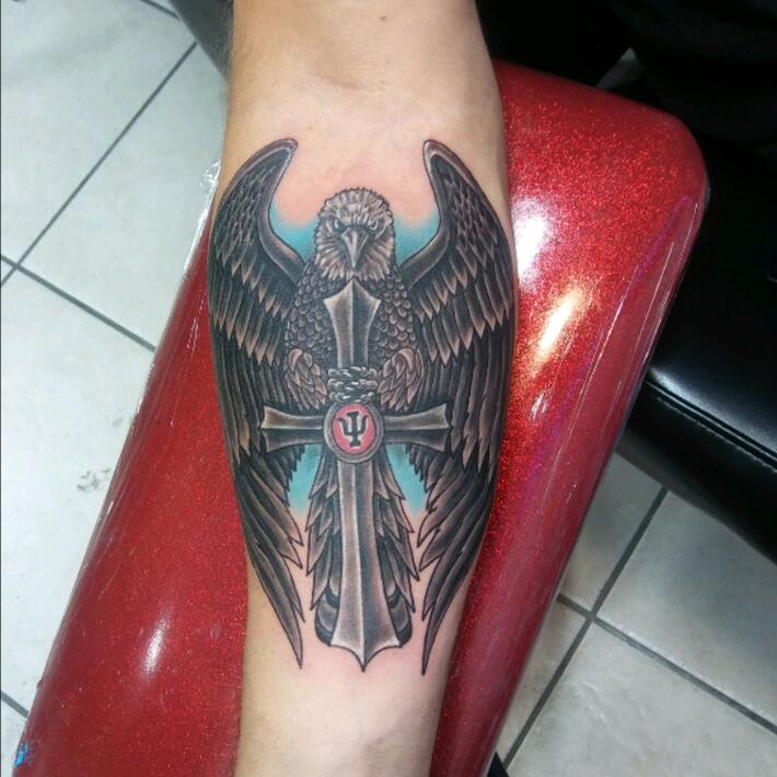 
#eagle #cross #bold #boldwillhold #florida #westpalmbeach #cubanartist