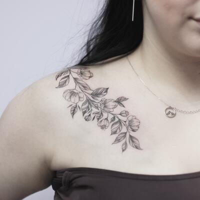 Tatu cvety vetochka na klyuchice