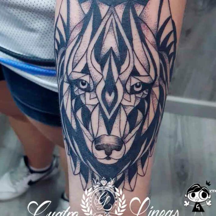  lobo geometrico, tatuaje lobo geometrico, tatuaje lobo, tatuaje dotwork wolf