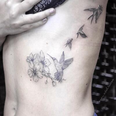Tatu kolibri na rebrah
