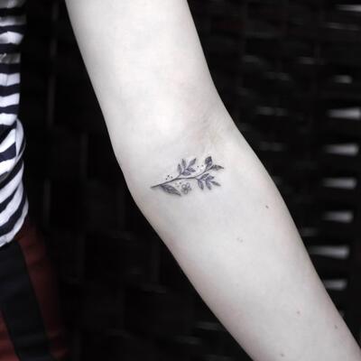 Mini tatu vetochka na ruke